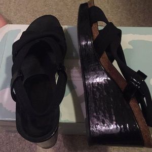 Donald Pliner Wedges